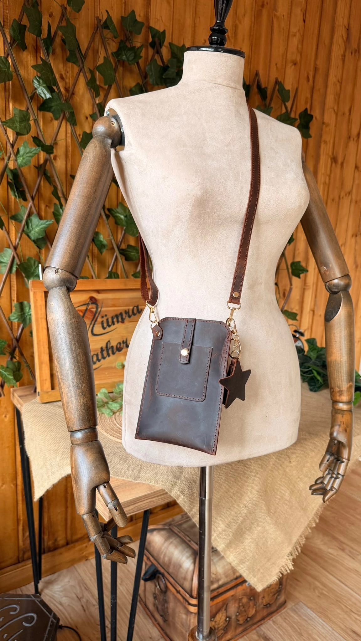 Hakiki Deri Telefon Çantası - Ayarlanabilir Askılı | Atölye Zümra
